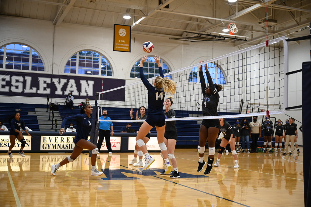 Volleyball Grabs 12th win with 3-0 Sweep of Randolph