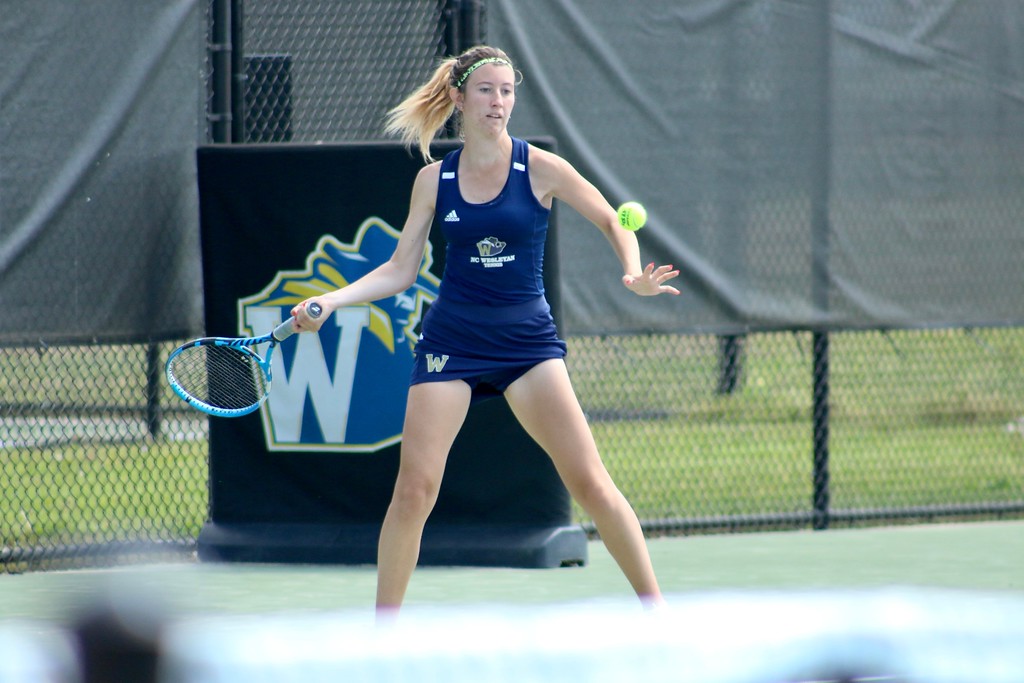 Women's Tennis Shuts Out Peace for First Win